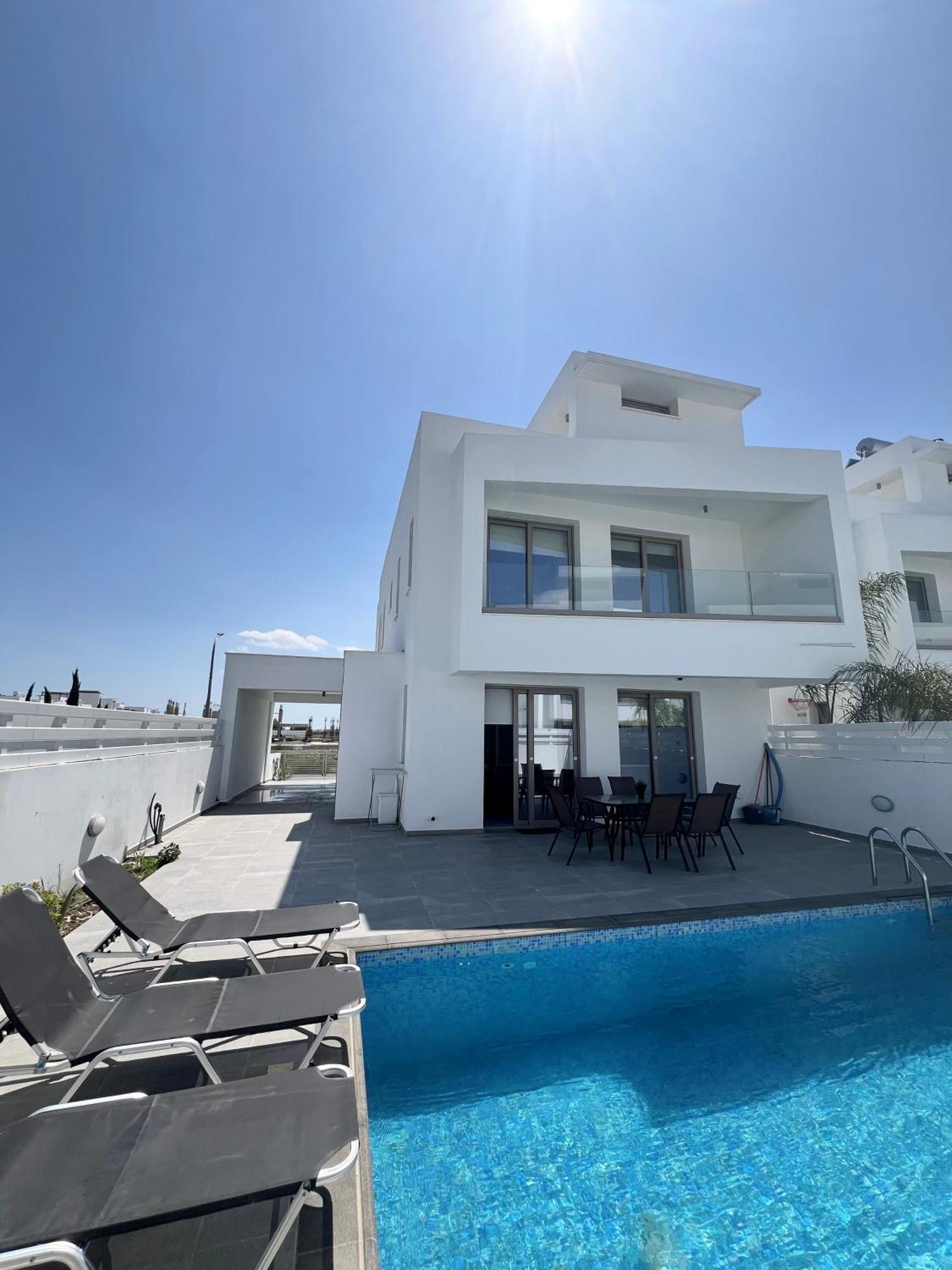 Hubstay - Seaview Villa Oriana In Larnaca, 10 Min Walk To The Beach Exterior photo