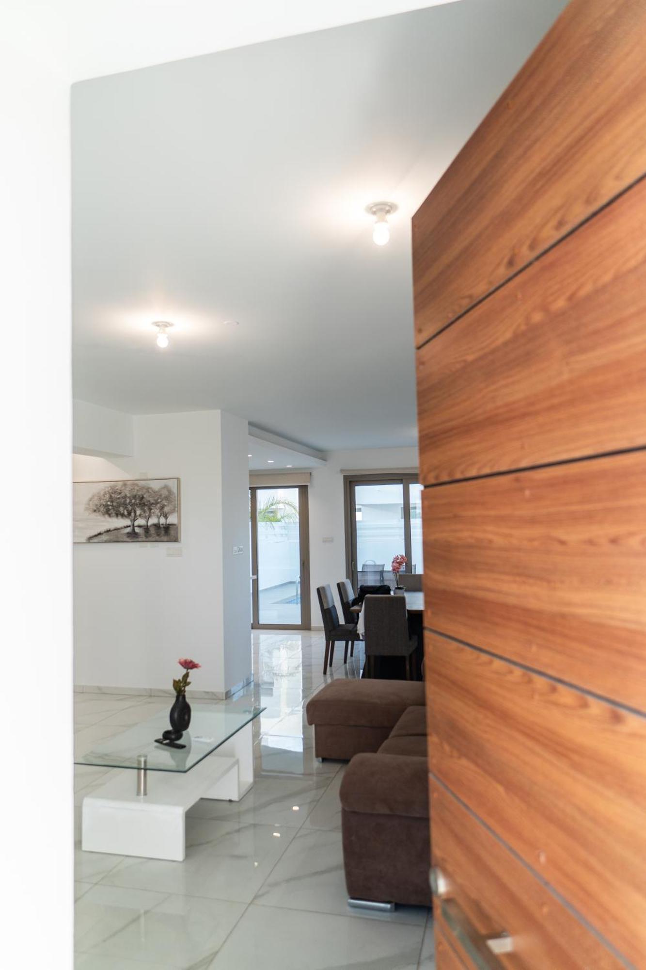 Hubstay - Seaview Villa Oriana In Larnaca, 10 Min Walk To The Beach Exterior photo